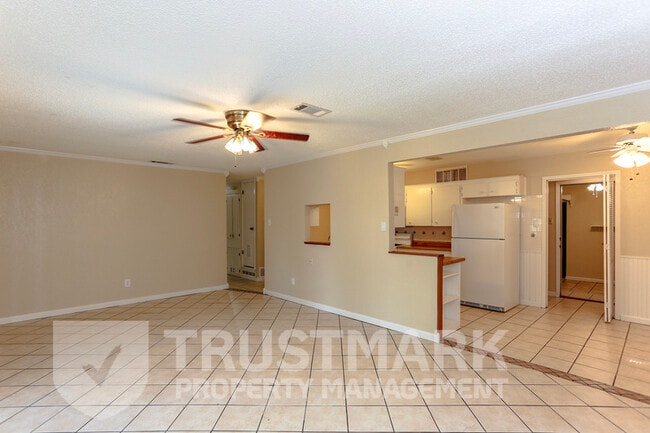 Building Photo - 417 Cottonwood Dr