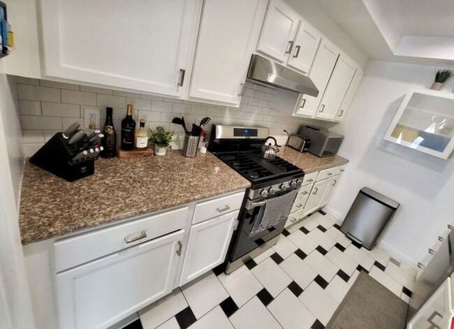 Building Photo - 450 Rexford Dr