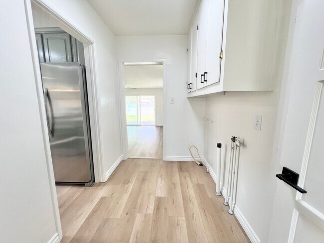 Building Photo - Charming Remodeled Lakewood Home with Bonu...