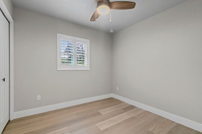 Building Photo - Beautifully Renovated 3 Bedroom 1 Bath Home on Large Corner Lot