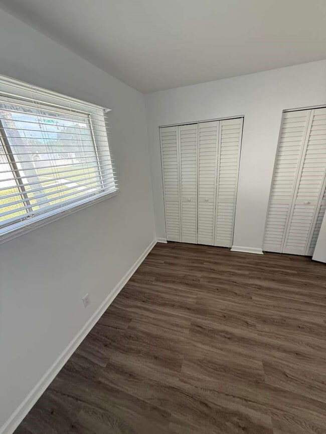 Building Photo - 902 E Tiffany Dr