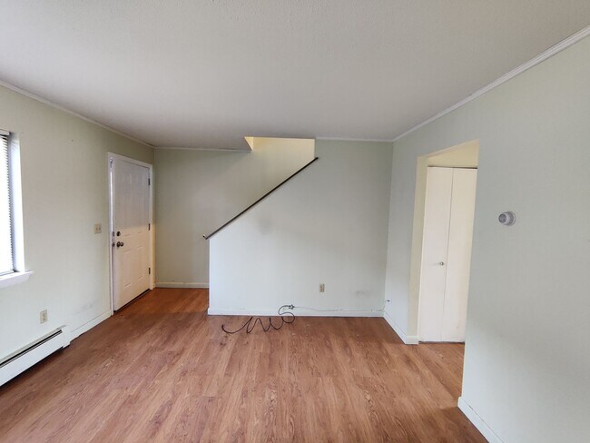 Building Photo - Oakville 218A