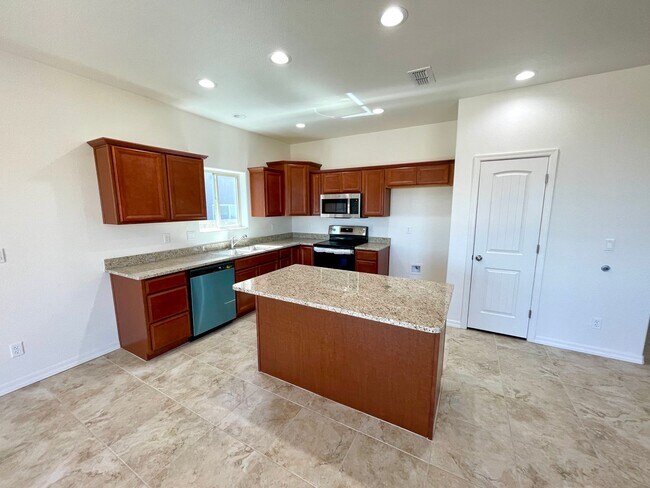 Building Photo - New 2024 Built 3 Bedroom Home with Beautif...