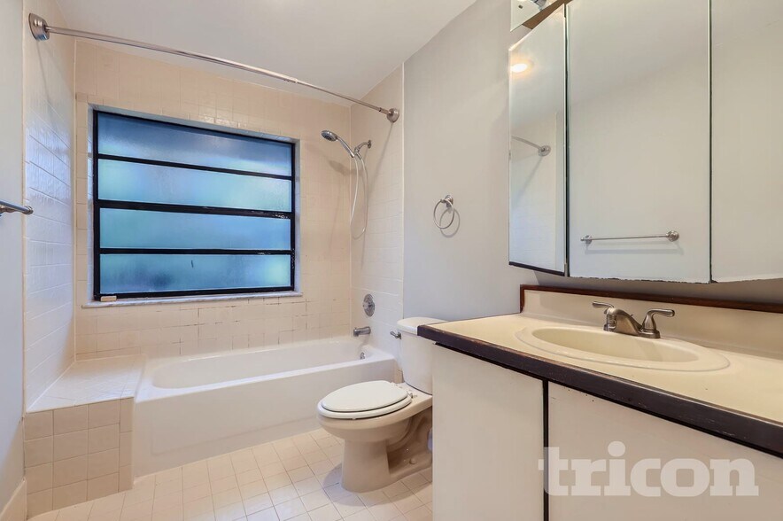 Building Photo - 1736 Pine Creek Ct