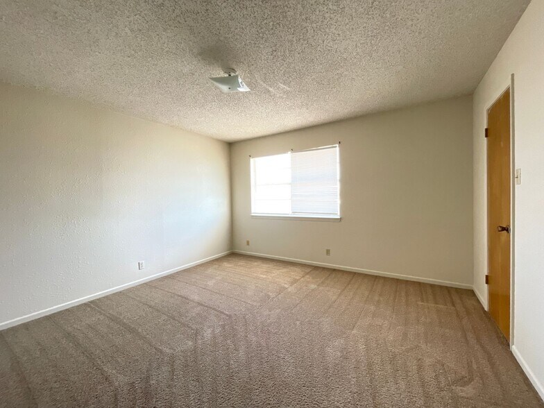 Building Photo - 3609 Hereford Ln