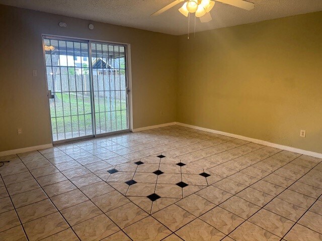 Building Photo - 2318 Lemonwood Ln