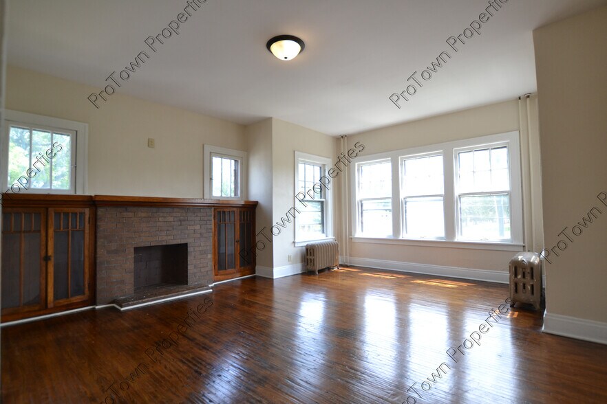 Building Photo - 511 W Jefferson St