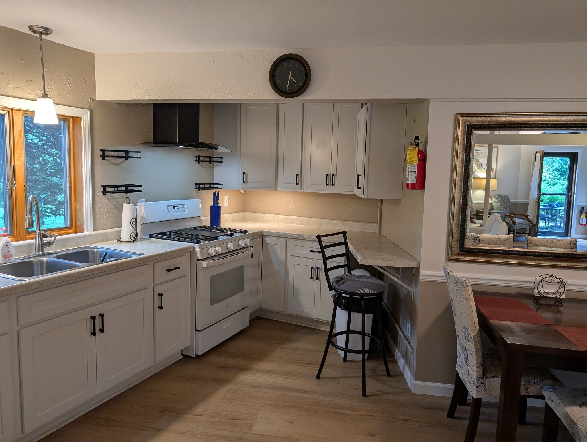 Kitchen - 12067 Gearhart Rd