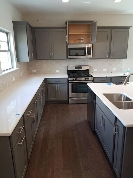 Building Photo - Room in Townhome on Metropolitan Dr