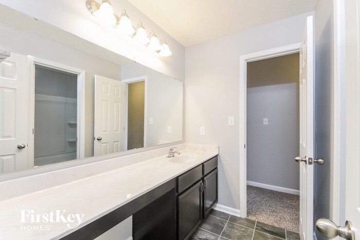 Building Photo - 2020 Eagles Ridge Dr