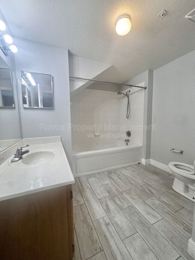 Building Photo - 4000 Venetian Bay Dr