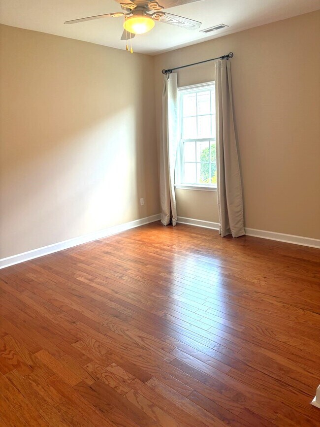 Building Photo - 231 Belclare Way
