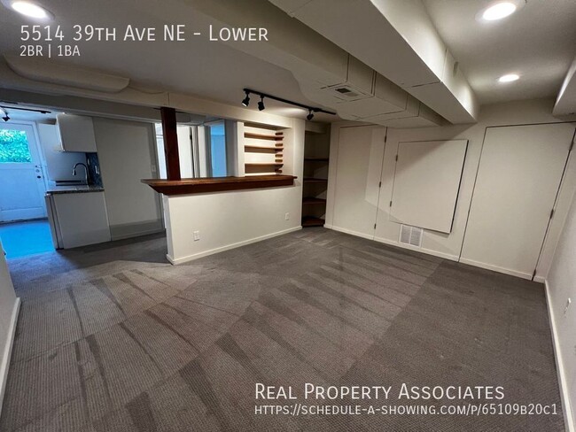 Building Photo - 5514 39th Ave NE