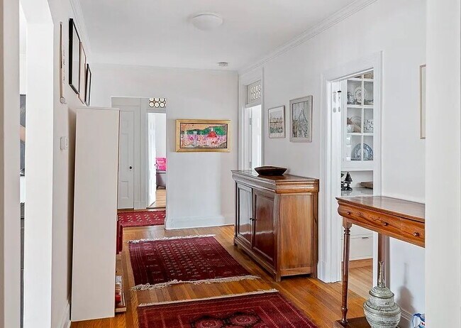 Building Photo - "Spacious 2-Bed, 2-Bath Gem in Cambridge - 1537 Sq Ft of Comfort & Style!"
