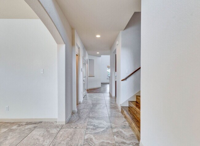 Building Photo - 2300 Dovetail St