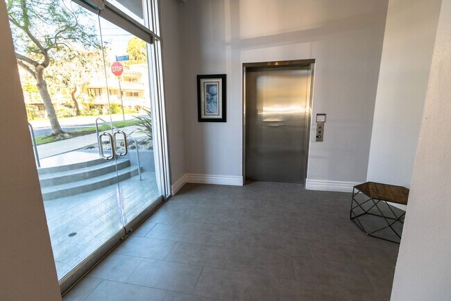 Building Photo - 16070 Sunset Blvd
