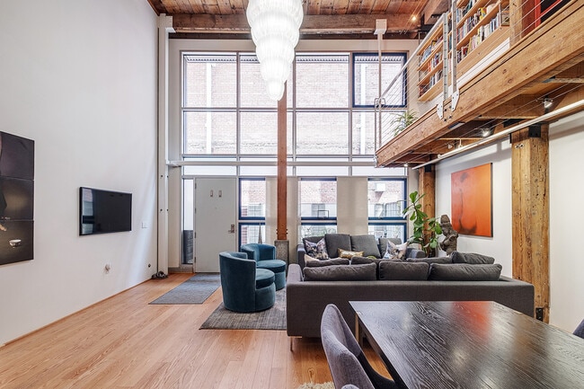 Building Photo - 650 Delancey St