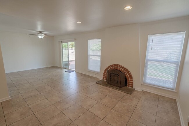 Building Photo - Single Story 3 Bedroom Home for Rent in Ca...