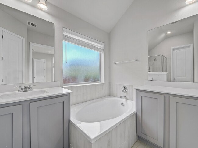 Building Photo - 2517 Solomons Pl