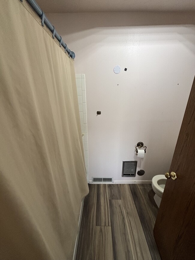 Building Photo - 187 E 5th St