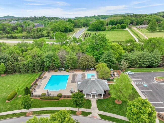 Building Photo - Spotless 5BR/3.5BA rental home, Meade of A...
