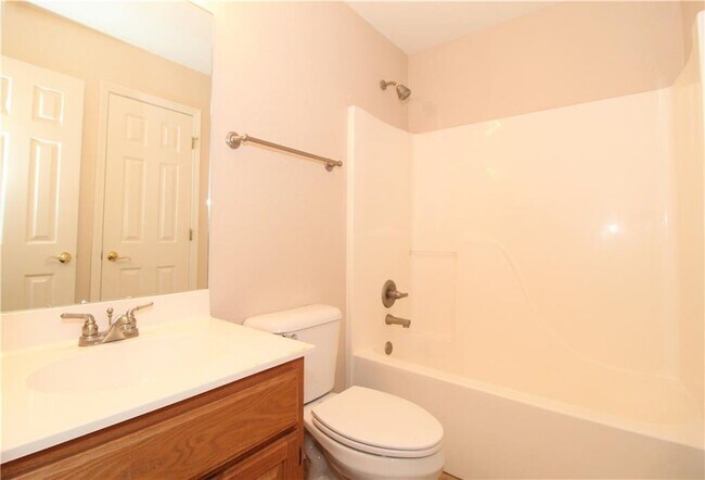 Building Photo - 2581 Bowman Dr