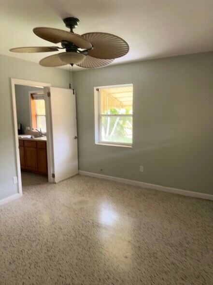 APT B ROOM #2 - 2929 Patterson Ave