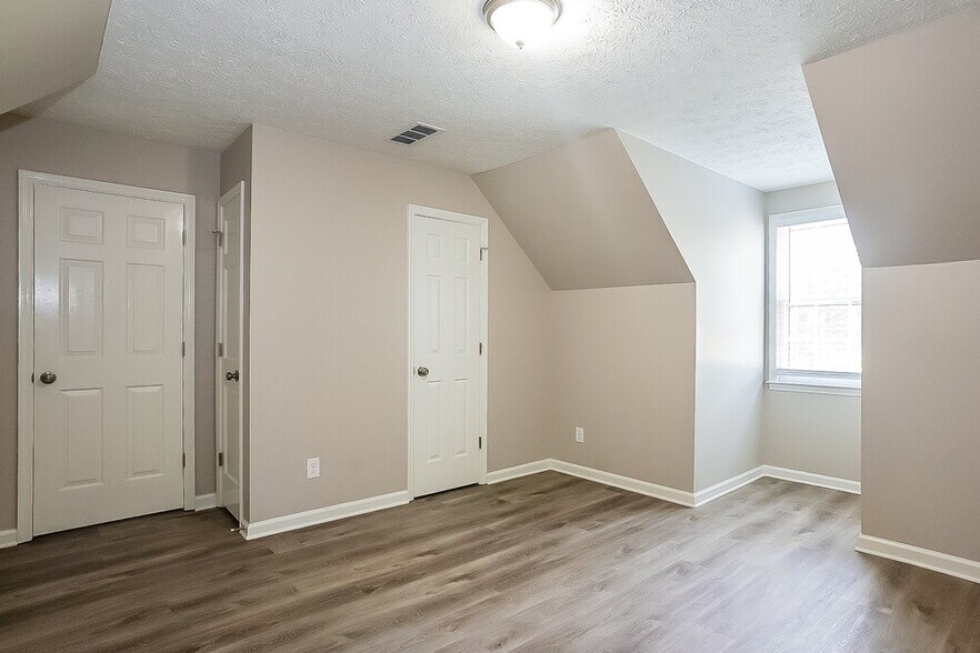 Building Photo - 529 Valleyview Dr