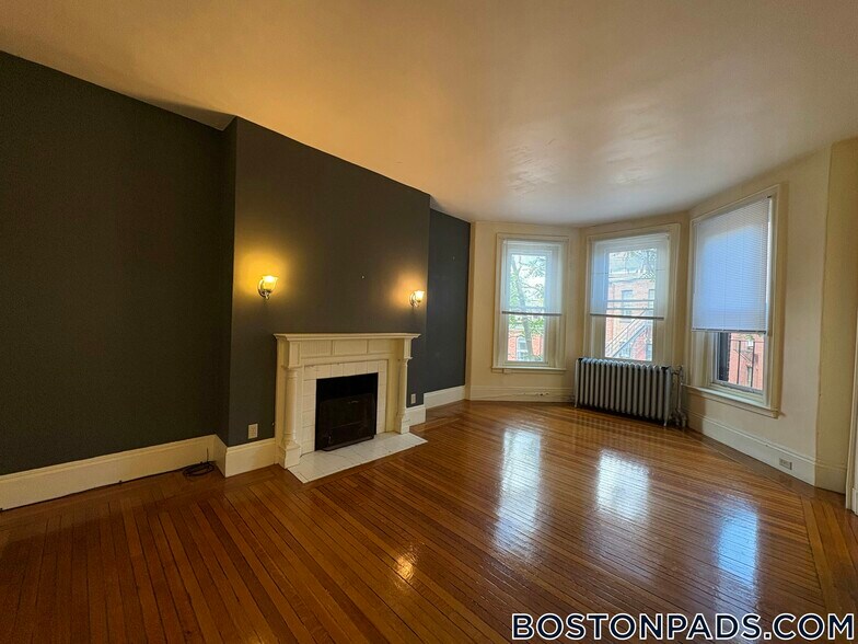 Building Photo - 379 Commonwealth Ave