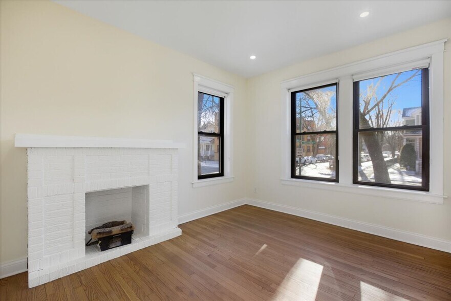 Building Photo - 4636 N Hamilton Ave