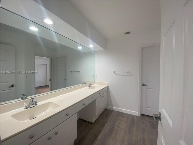 Building Photo - 2486 Bay Isle Dr