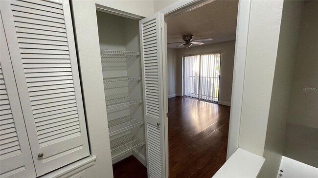 Building Photo - 892 Sunridge Dr