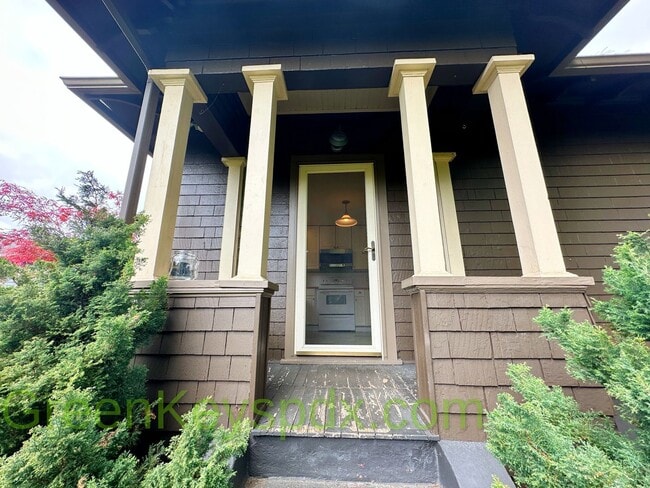 Building Photo - 3-bedroom, 2.5-bathroom Craftsman house in...