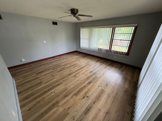Building Photo - Bright & Spacious 3-Bedroom Home with Large Backyard