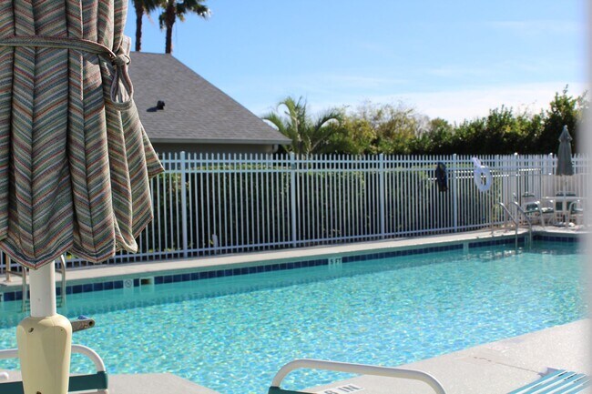 Building Photo - Lovely Rental in Coral Trace