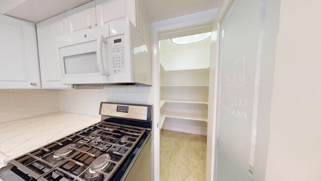 Building Photo - 2 + 2.5 Spacious Studio City Unit Minutes ...