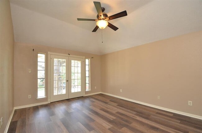 Building Photo - 1306 Plum Park Dr