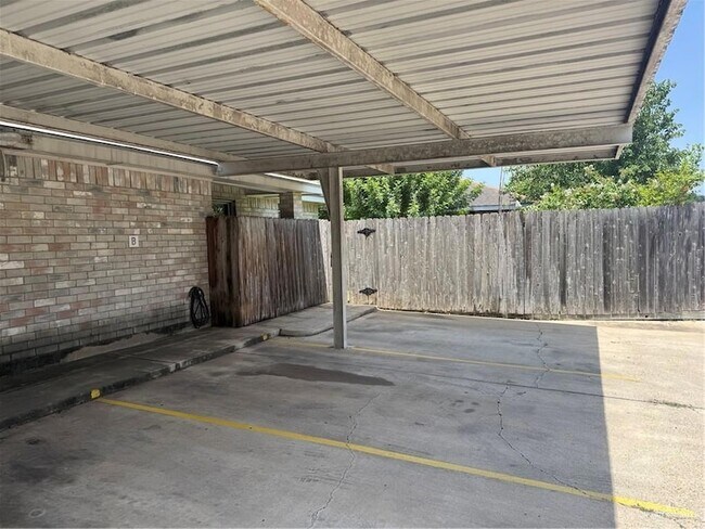 Building Photo - 6700 N 8th St