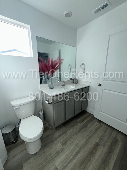 Building Photo - NO DEPOSIT option available for qualified renters!