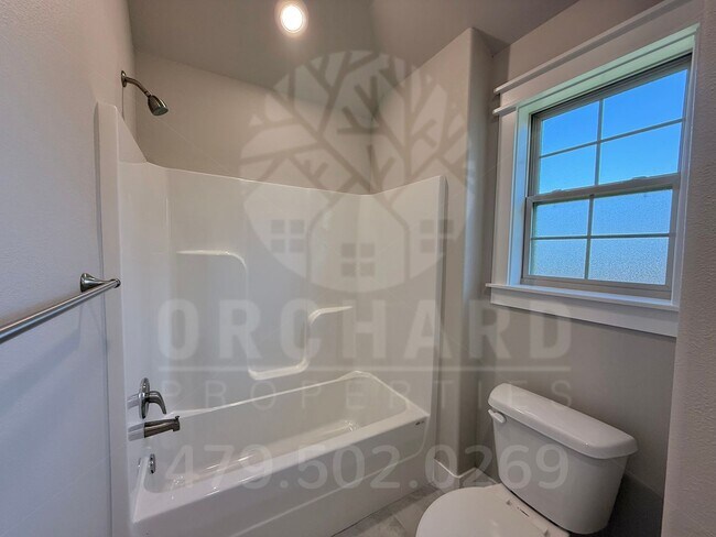 Building Photo - 997 Fair Oaks St