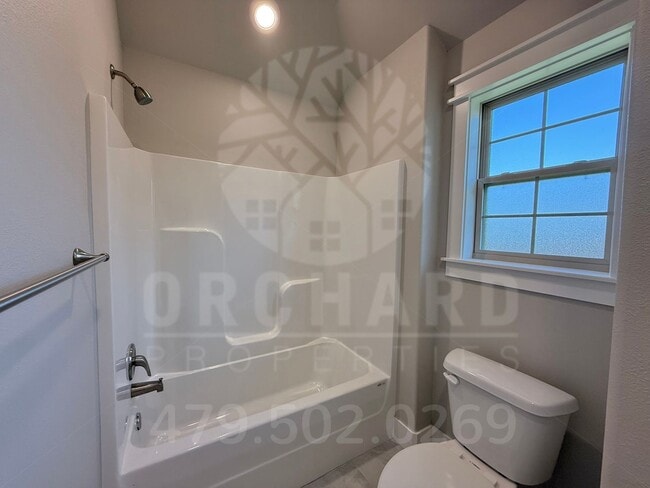 Building Photo - Single-Family Home- Desirable Cedarwood Plan