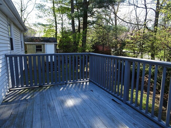 Building Photo - 2 Lantern Ln