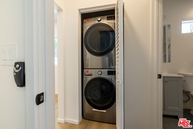 Building Photo - 5418 1/2 Smiley Dr