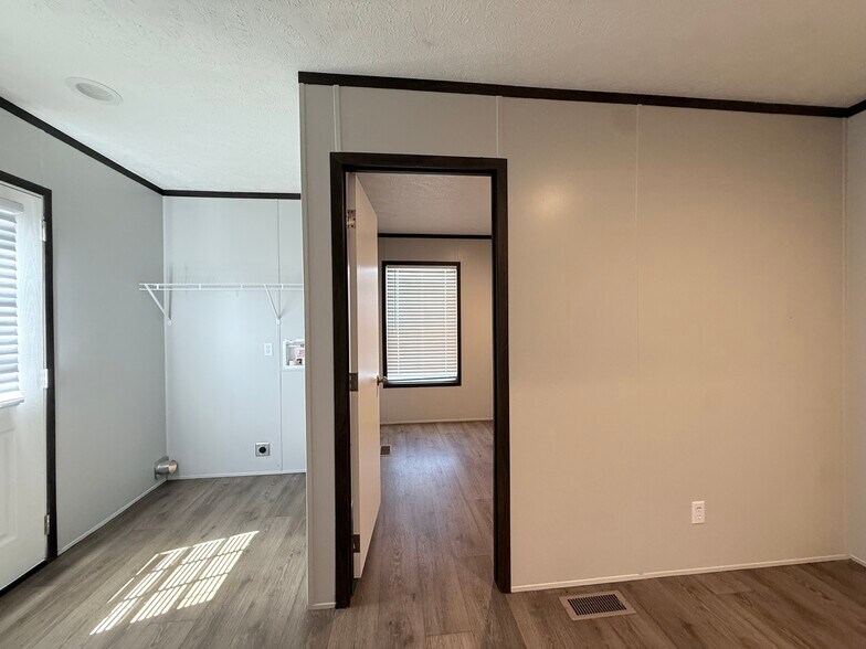 Building Photo - 135 Prairie Dr