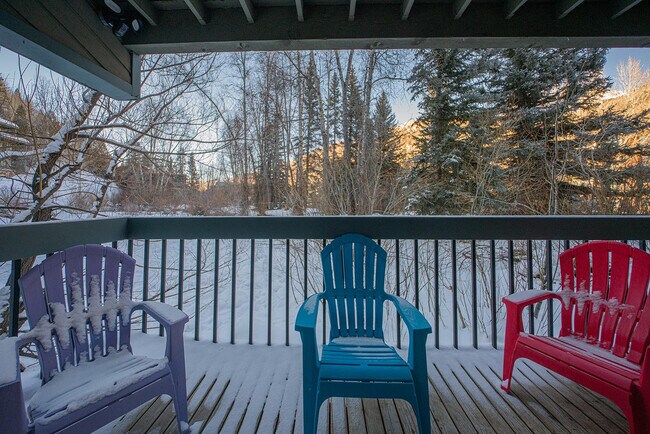 Building Photo - 450 S Pine St