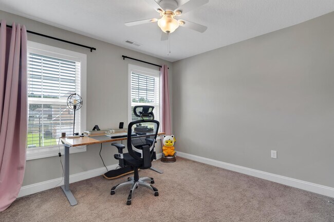 Building Photo - 307 Pettigrew Ln