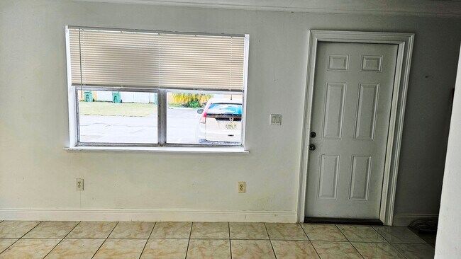 Building Photo - 177 NE 12th Ave