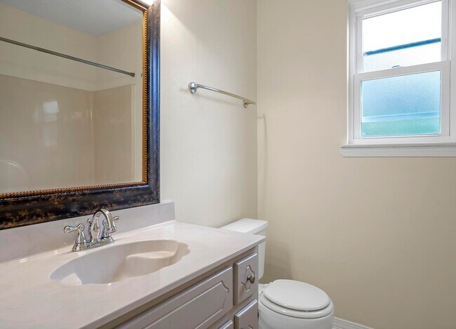 Building Photo - 128 Drewson Dr