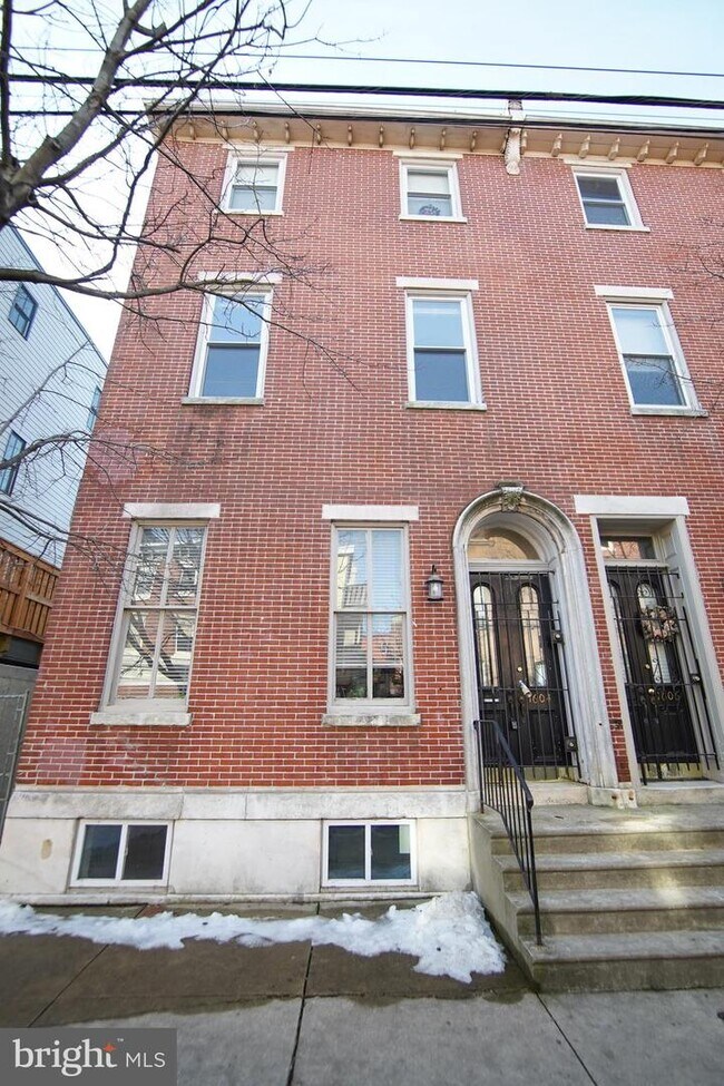 Building Photo - 1604 Wallace St