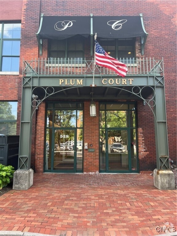 Building Photo - 526 Plum St